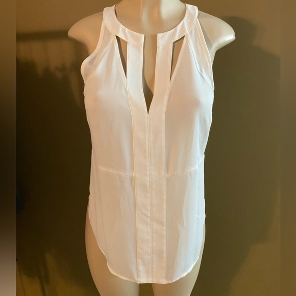 White Sleeveless‎ V-Neck Top/Blouse with cutout neckline Small Excellent